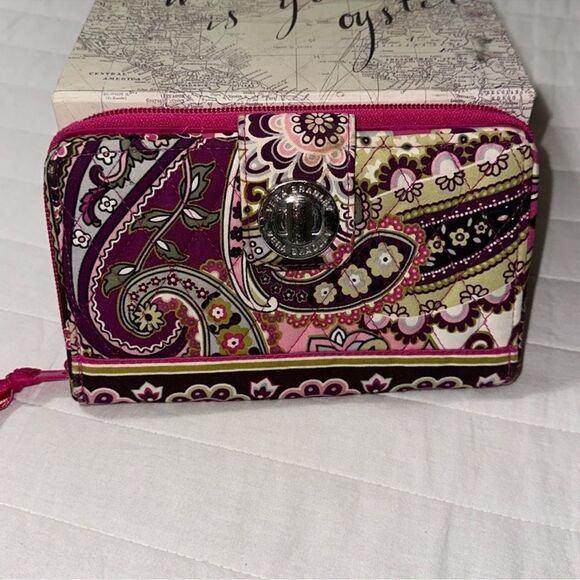 Vera Bradley RFID Very Berry Fuchsia Pink Brown Zip Turn-lock Large Wallet